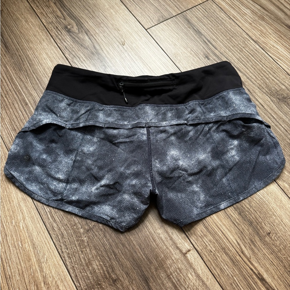 🍋 Lululemon Speed Up shorts. Size 4